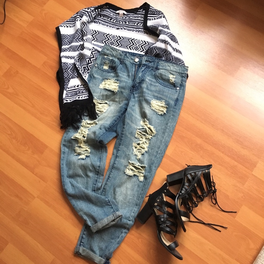 Distressed Light Blue Women’s Ripped Jeans